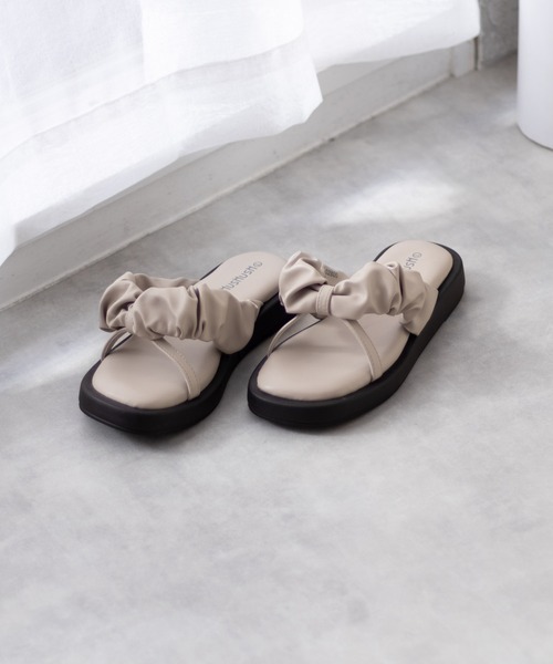 HusHusH（ハッシュアッシュ）の「HusHusH クシュクシュサンダル（サンダル・レディース・アイボリー/ブラック・S/M/L）」の13枚目の写真