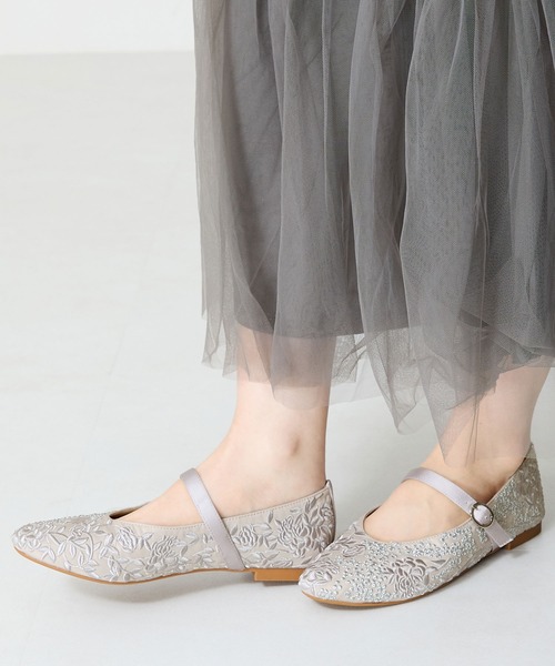 WA ORiental TRaffic（ダブルエーオリエンタルトラフィック）の「フラワー刺繍メリージェーンパンプス/52119（パンプス・レディース・グレー/オレンジ・34/35/36/37/38/39/40/41/42）」の4枚目の写真