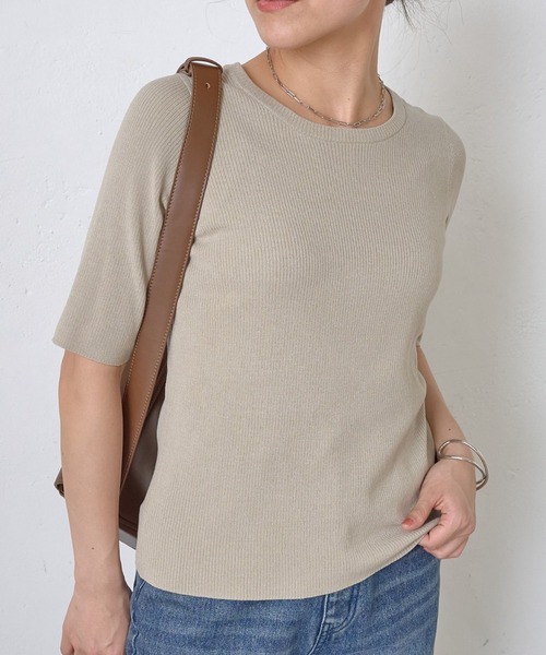 COLONY 2139（コロニートゥーワンスリーナイン）の「ビスコースリブクルー半袖ニット（ニット/セーター・レディース・オフホワイト/ブラック/サンドベージュ/ブラウン・FREE）」の4枚目の写真