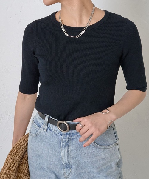 COLONY 2139（コロニートゥーワンスリーナイン）の「ビスコースリブクルー半袖ニット（ニット/セーター・レディース・オフホワイト/ブラック/サンドベージュ/ブラウン・FREE）」の3枚目の写真