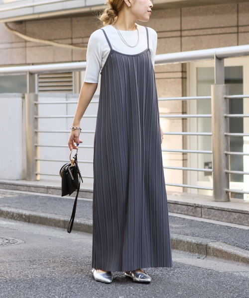 COLONY 2139（コロニートゥーワンスリーナイン）の「ビスコースリブクルー半袖ニット（ニット/セーター・レディース・オフホワイト/ブラック/サンドベージュ/ブラウン・FREE）」の9枚目の写真