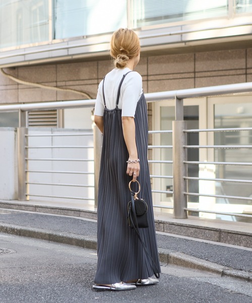 COLONY 2139（コロニートゥーワンスリーナイン）の「ビスコースリブクルー半袖ニット（ニット/セーター・レディース・オフホワイト/ブラック/サンドベージュ/ブラウン・FREE）」の11枚目の写真