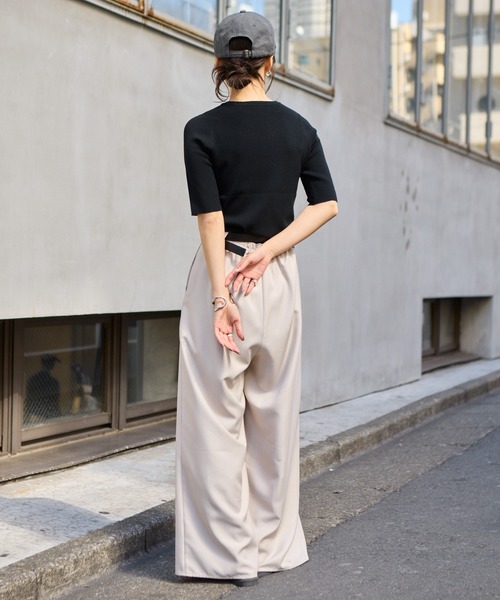 COLONY 2139（コロニートゥーワンスリーナイン）の「ビスコースリブクルー半袖ニット（ニット/セーター・レディース・オフホワイト/ブラック/サンドベージュ/ブラウン・FREE）」の15枚目の写真