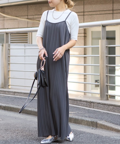 COLONY 2139（コロニートゥーワンスリーナイン）の「ビスコースリブクルー半袖ニット（ニット/セーター・レディース・オフホワイト/ブラック/サンドベージュ/ブラウン・FREE）」の10枚目の写真