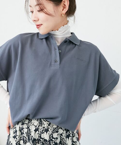 le.coeur blanc(ルクールブラン)の「《WEB限定アイテム》刺繍入りポロシャツ(ポロシャツ・レディース・ブラック/グレー/オフホワイト/ブルー・38)」の3枚目の写真