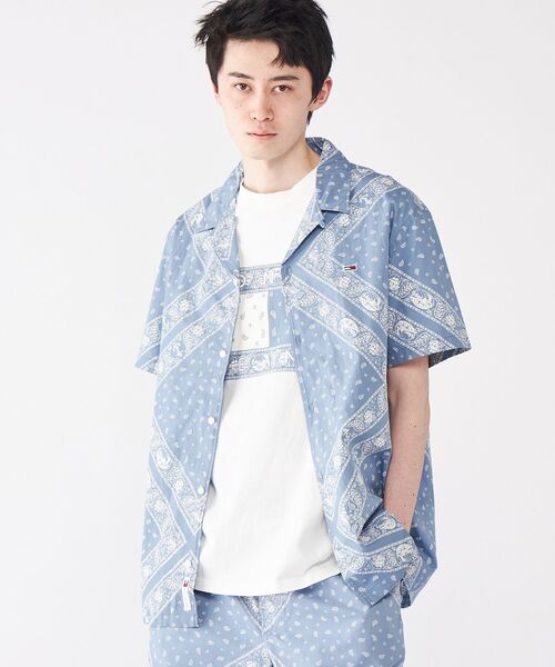 tommy jeans（トミー ジーンズ）の「レギュラーオールオーバープリントショートスリーブシャツ（シャツ/ブラウス・メンズ・ブルー/ホワイト・MEDIUM/LARGE/SMALL/X-LARGE）」の2枚目の写真