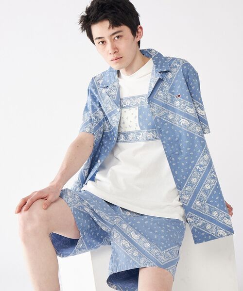 tommy jeans（トミー ジーンズ）の「レギュラーオールオーバープリントショートスリーブシャツ（シャツ/ブラウス・メンズ・ブルー/ホワイト・MEDIUM/LARGE/SMALL/X-LARGE）」の4枚目の写真