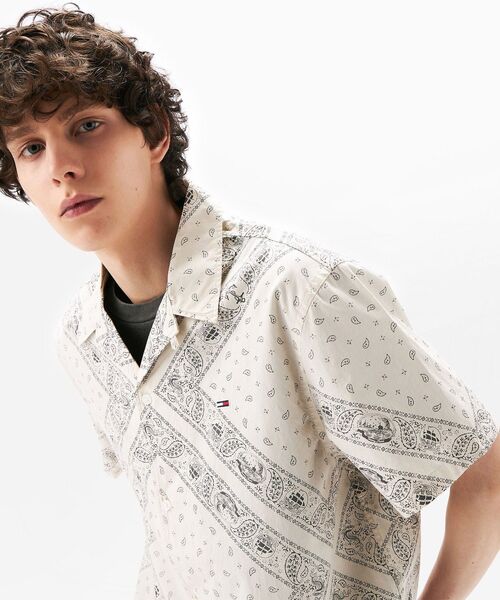 tommy jeans（トミー ジーンズ）の「レギュラーオールオーバープリントショートスリーブシャツ（シャツ/ブラウス・メンズ・ブルー/ホワイト・MEDIUM/LARGE/SMALL/X-LARGE）」の5枚目の写真
