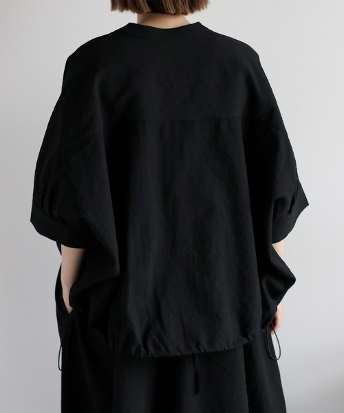 cepo（セポ）の「〈セットアップ対応〉速乾＆涼感 リサイクルポリサッカー バンドカラードルマンスリーブシャツ（シャツ/ブラウス・レディース・オフホワイト/ブラック/ブラック×ホワイト・M）」の18枚目の写真