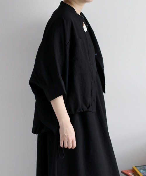 cepo（セポ）の「〈セットアップ対応〉速乾＆涼感 リサイクルポリサッカー バンドカラードルマンスリーブシャツ（シャツ/ブラウス・レディース・オフホワイト/ブラック/ブラック×ホワイト・M）」の19枚目の写真