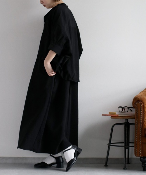 cepo（セポ）の「〈セットアップ対応〉速乾＆涼感 リサイクルポリサッカー バンドカラードルマンスリーブシャツ（シャツ/ブラウス・レディース・オフホワイト/ブラック/ブラック×ホワイト・M）」の5枚目の写真