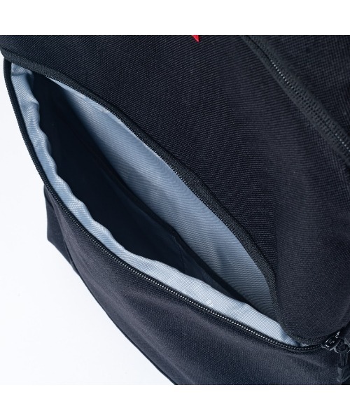 BEAMS DESIGN(ビームス デザイン)の「BEAMSDESIGN(ビームスデザイン)ROUTINE バックパック(L)(バックパック/リュック・メンズ・ブラック/レッド・FREE)」の14枚目の写真