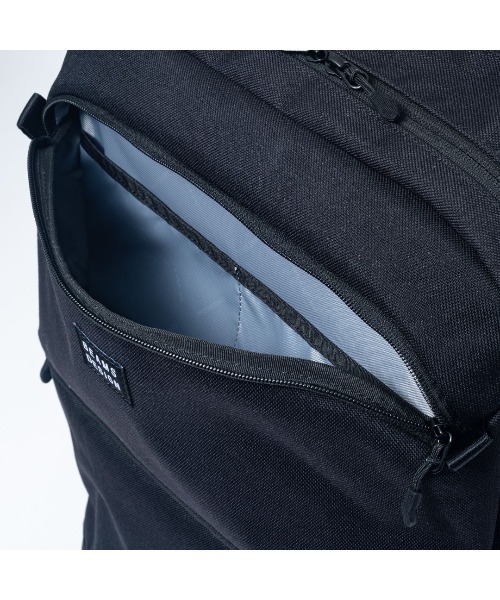 BEAMS DESIGN(ビームス デザイン)の「BEAMSDESIGN(ビームスデザイン)ROUTINE バックパック(L)(バックパック/リュック・メンズ・ブラック/レッド・FREE)」の7枚目の写真