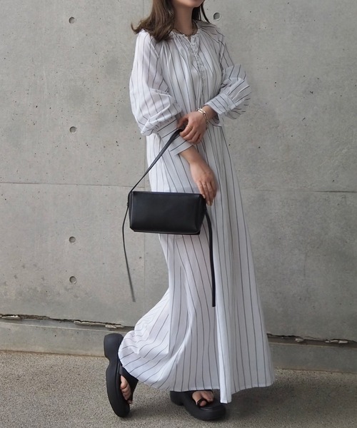 LAULEN(ローレン)の「stripe volume sleeve long dress /ストライプ柄 ノーカラー ボリュームスリーブ ロングワンピース(ワンピース・レディース・ブルー/ホワイト・FREE)」の2枚目の写真