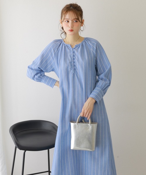 LAULEN(ローレン)の「stripe volume sleeve long dress /ストライプ柄 ノーカラー ボリュームスリーブ ロングワンピース(ワンピース・レディース・ブルー/ホワイト・FREE)」の3枚目の写真