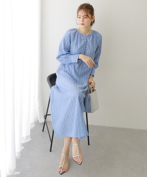 LAULEN(ローレン)の「stripe volume sleeve long dress /ストライプ柄 ノーカラー ボリュームスリーブ ロングワンピース(ワンピース・レディース・ブルー/ホワイト・FREE)」の4枚目の写真