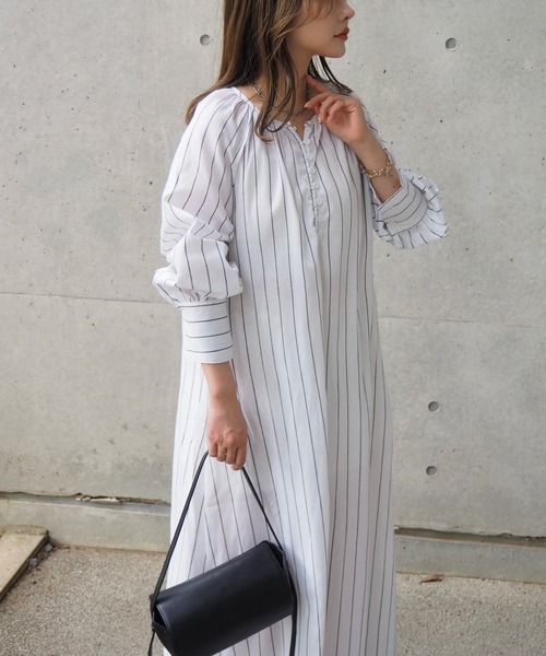 LAULEN(ローレン)の「stripe volume sleeve long dress /ストライプ柄 ノーカラー ボリュームスリーブ ロングワンピース(ワンピース・レディース・ブルー/ホワイト・FREE)」の11枚目の写真