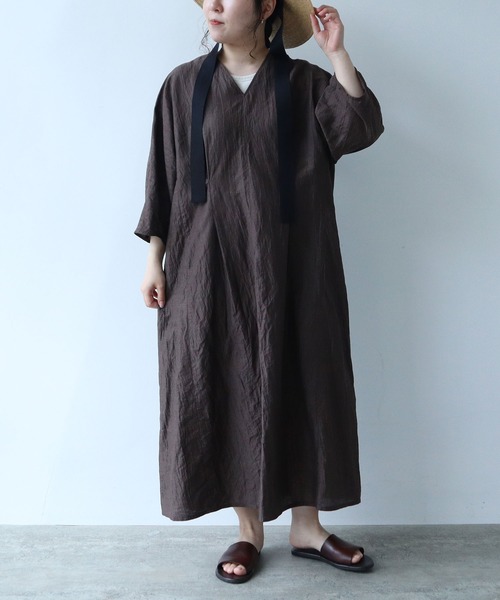 今月まで【新品未使用】yuni 60/1リネンVネックワイドワンピース　ブラック △バックVネック ワンピース（ワンピース）｜yuni（ユニ ）の