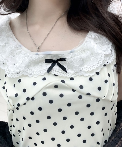 Mejoul(メジュール)の「ドット柄レースネックパールノースリーブミニワンピース(ワンピース・レディース・ホワイト・F)」の13枚目の写真