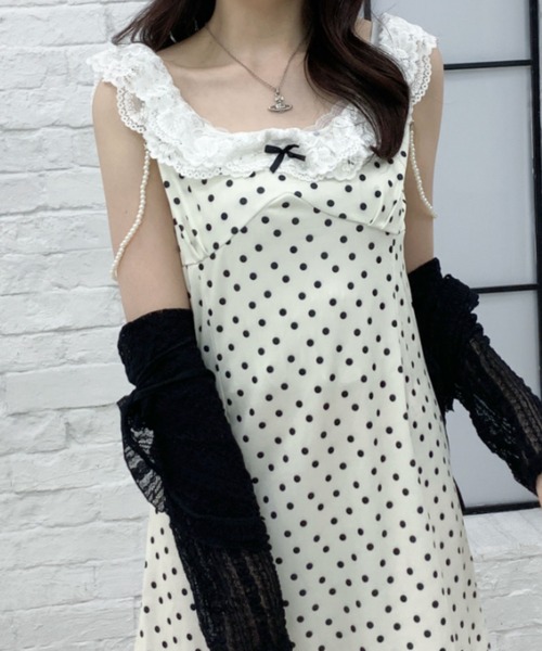 Mejoul(メジュール)の「ドット柄レースネックパールノースリーブミニワンピース(ワンピース・レディース・ホワイト・F)」の12枚目の写真