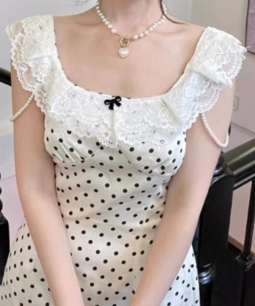 Mejoul(メジュール)の「ドット柄レースネックパールノースリーブミニワンピース(ワンピース・レディース・ホワイト・F)」の16枚目の写真