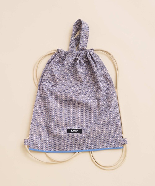 I am I in fact...（アイアムアイインファクト）の「BASKET print ナップサック（バックパック/リュック・レディース・ブラウン/ブルー・FREE）」の2枚目の写真