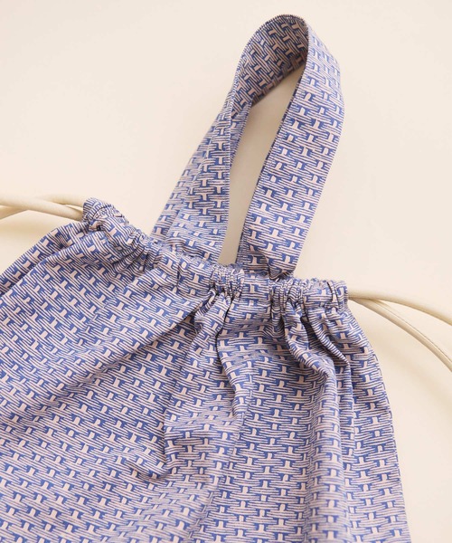 I am I in fact...（アイアムアイインファクト）の「BASKET print ナップサック（バックパック/リュック・レディース・ブラウン/ブルー・FREE）」の3枚目の写真