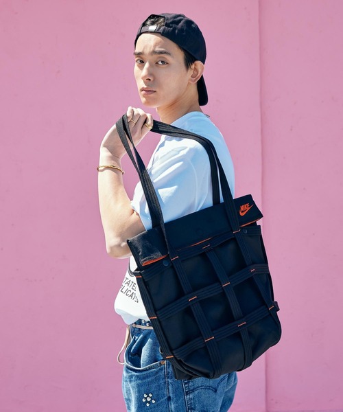 NIKE（ナイキ）の「ナイキ スポーツウェア カーゴ トート (12L) / Nike Sportswear Cargo Tote (12L) HF5303-010 Black（トートバッグ・メンズ・ブラック・ONE SIZE）」の17枚目の写真