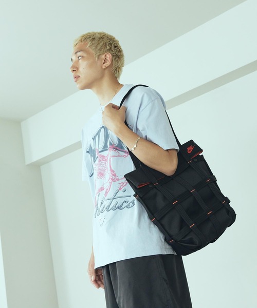 NIKE（ナイキ）の「ナイキ スポーツウェア カーゴ トート (12L) / Nike Sportswear Cargo Tote (12L) HF5303-010 Black（トートバッグ・メンズ・ブラック・ONE SIZE）」の14枚目の写真