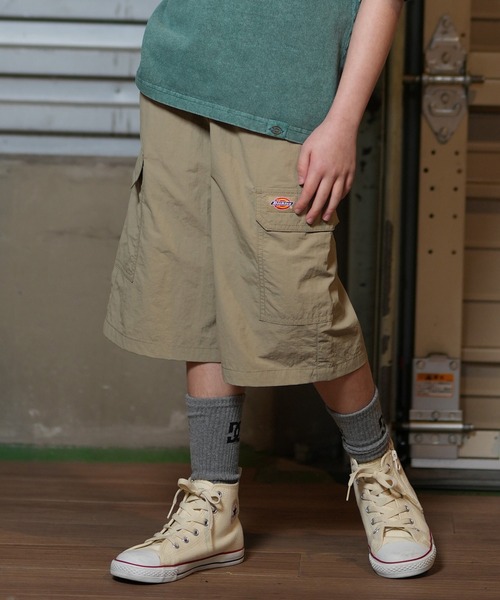 Dickies（ディッキーズ）の「Dickies/ディッキーズ DK MS WIDE CARGO SHORTS キッズ ショーツ 81220400（その他パンツ・キッズ・ブラック/ベージュ/チャコール・150cm/160cm/140cm/130cm）」の3枚目の写真