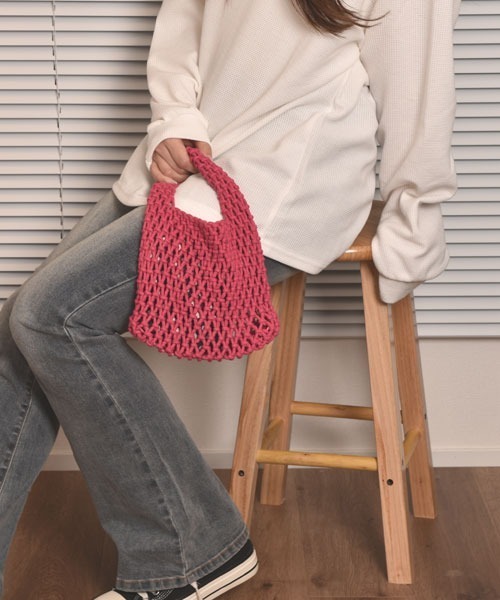 VIBGYOR Women(ヴィブジョー ウィメン)の「【float】かぎ針網み ミニ ハンドバッグ【9色展開】(ハンドバッグ・レディース・グリーン/マスタード/ブルー/ピンク/イエロー/ベージュ/パープル/ブラック/ホワイト・FREE)」の9枚目の写真