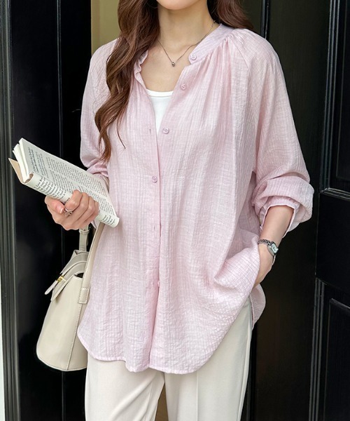 COCOMOMO(ココモモ)の「【春夏カラー展開】 シアーシャツ バンドカラー ギャザー 長袖 カラーシャツ(シャツ/ブラウス・レディース・ブルー/ホワイト/ピンク/ベージュ・FREE)」の4枚目の写真