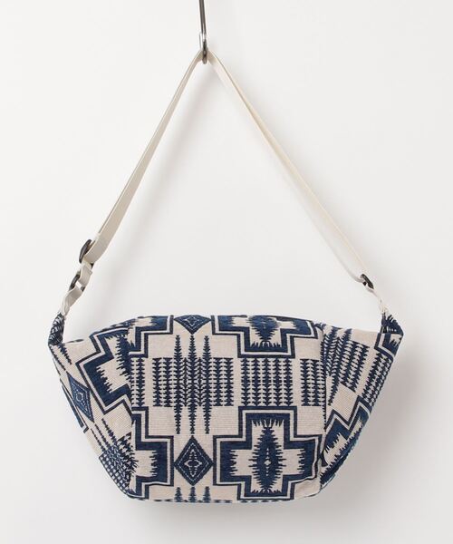 PENDLETON(ペンドルトン)の「【 PENDLETON / ペンドルトン 】GOBELINS BODY BAG / ゴブランボディバッグ(ボディバッグ/ウエストポーチ・メンズ・ブラック/オフホワイト・FREE)」の4枚目の写真