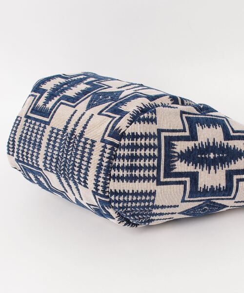 PENDLETON(ペンドルトン)の「【 PENDLETON / ペンドルトン 】GOBELINS BODY BAG / ゴブランボディバッグ(ボディバッグ/ウエストポーチ・メンズ・ブラック/オフホワイト・FREE)」の5枚目の写真