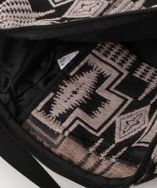 PENDLETON(ペンドルトン)の「【 PENDLETON / ペンドルトン 】GOBELINS BODY BAG / ゴブランボディバッグ(ボディバッグ/ウエストポーチ・メンズ・ブラック/オフホワイト・FREE)」の3枚目の写真