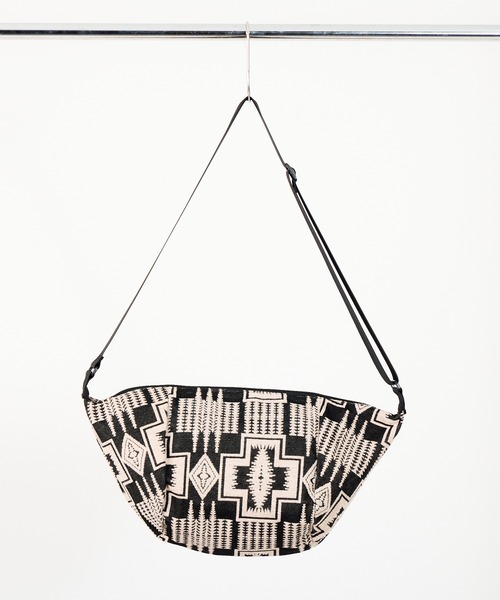 PENDLETON(ペンドルトン)の「【 PENDLETON / ペンドルトン 】GOBELINS BODY BAG / ゴブランボディバッグ(ボディバッグ/ウエストポーチ・メンズ・ブラック/オフホワイト・FREE)」の8枚目の写真