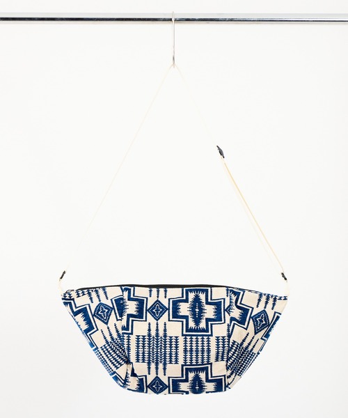 PENDLETON(ペンドルトン)の「【 PENDLETON / ペンドルトン 】GOBELINS BODY BAG / ゴブランボディバッグ(ボディバッグ/ウエストポーチ・メンズ・ブラック/オフホワイト・FREE)」の7枚目の写真