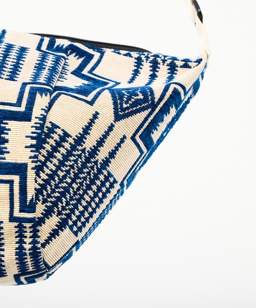 PENDLETON(ペンドルトン)の「【 PENDLETON / ペンドルトン 】GOBELINS BODY BAG / ゴブランボディバッグ(ボディバッグ/ウエストポーチ・メンズ・ブラック/オフホワイト・FREE)」の11枚目の写真