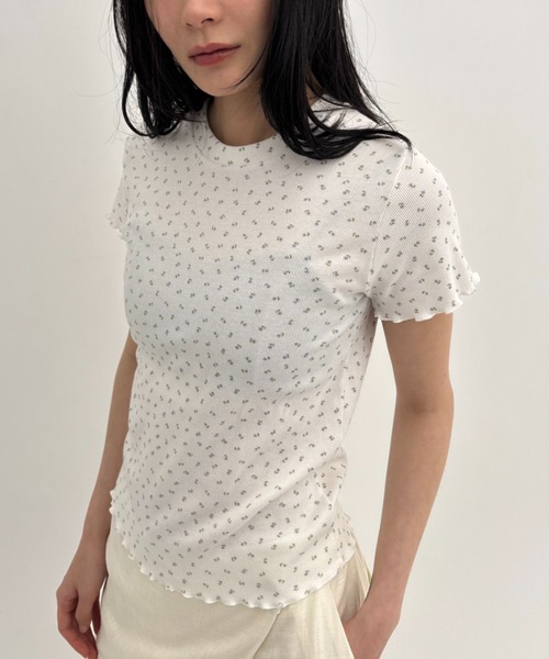専用です⚠︎self portrait フラワープリント　プリーツ　トップス セール】フラワープリントコンパクトTシャツ（Tシャツ