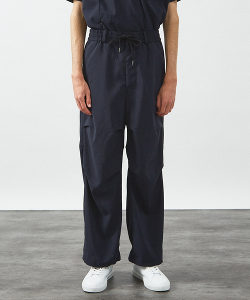 ABAHOUSE（アバハウス）の「【セットアップ対応】 ウーブン ドライ パラシュートパンツ / ワイドパンツ / 裾調整可能（その他パンツ・メンズ・ネイビー/グレー・46/48）」の4枚目の写真