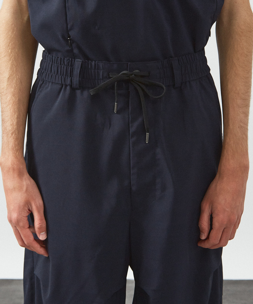 ABAHOUSE（アバハウス）の「【セットアップ対応】 ウーブン ドライ パラシュートパンツ / ワイドパンツ / 裾調整可能（その他パンツ・メンズ・ネイビー/グレー・46/48）」の8枚目の写真