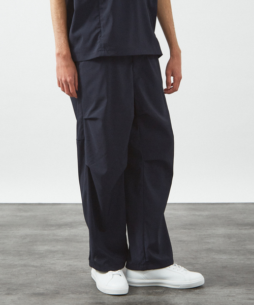 ABAHOUSE（アバハウス）の「【セットアップ対応】 ウーブン ドライ パラシュートパンツ / ワイドパンツ / 裾調整可能（その他パンツ・メンズ・ネイビー/グレー・46/48）」の13枚目の写真
