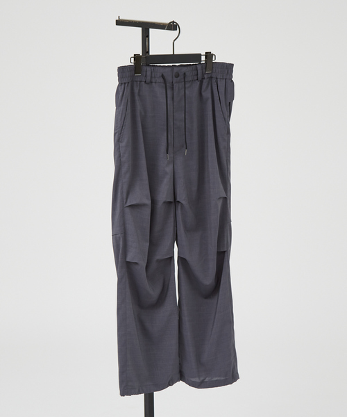 ABAHOUSE（アバハウス）の「【セットアップ対応】 ウーブン ドライ パラシュートパンツ / ワイドパンツ / 裾調整可能（その他パンツ・メンズ・ネイビー/グレー・46/48）」の16枚目の写真