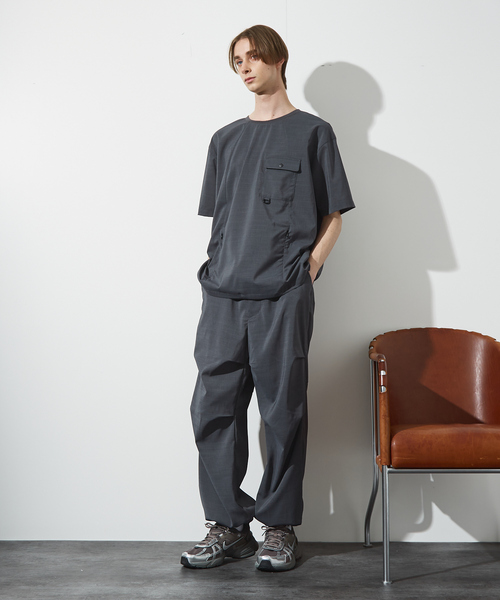 ABAHOUSE（アバハウス）の「【セットアップ対応】 ウーブン ドライ パラシュートパンツ / ワイドパンツ / 裾調整可能（その他パンツ・メンズ・ネイビー/グレー・46/48）」の18枚目の写真