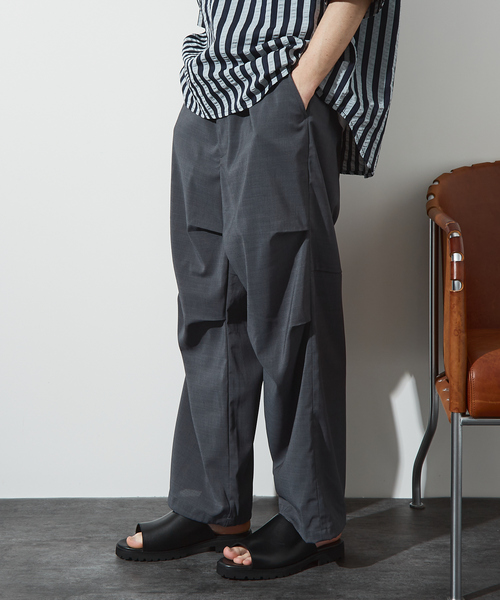 ABAHOUSE（アバハウス）の「【セットアップ対応】 ウーブン ドライ パラシュートパンツ / ワイドパンツ / 裾調整可能（その他パンツ・メンズ・ネイビー/グレー・46/48）」の21枚目の写真