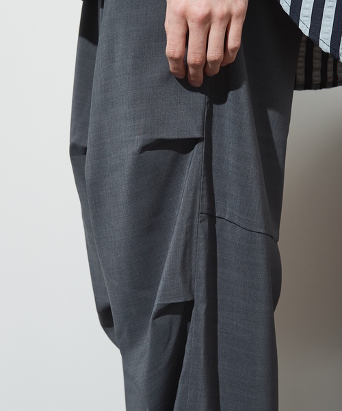 ABAHOUSE（アバハウス）の「【セットアップ対応】 ウーブン ドライ パラシュートパンツ / ワイドパンツ / 裾調整可能（その他パンツ・メンズ・ネイビー/グレー・46/48）」の22枚目の写真