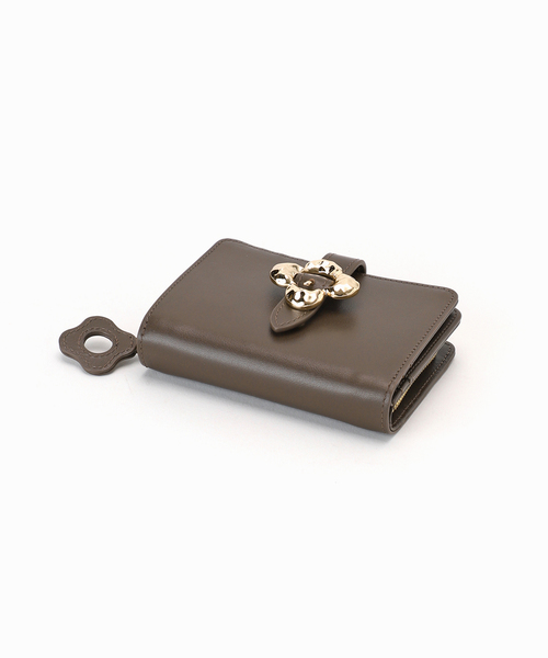 Spick & Span（スピックアンドスパン）の「《WEB限定追加》HASHIBAMI / ハシバミ  FLOWERバックル ウォレット（財布・レディース・イエロー/ブラウン・FREE）」の14枚目の写真