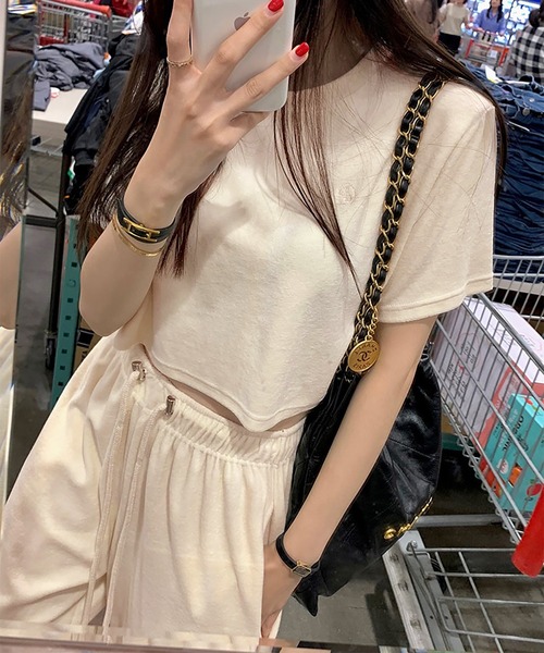 Girly Doll(ガーリードール)の「セットアップ クロップドTシャツ&ワイドイージーパンツ(セットアップ・レディース・ベージュ/ネイビー・F)」の3枚目の写真