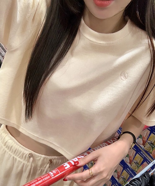 Girly Doll(ガーリードール)の「セットアップ クロップドTシャツ&ワイドイージーパンツ(セットアップ・レディース・ベージュ/ネイビー・F)」の4枚目の写真