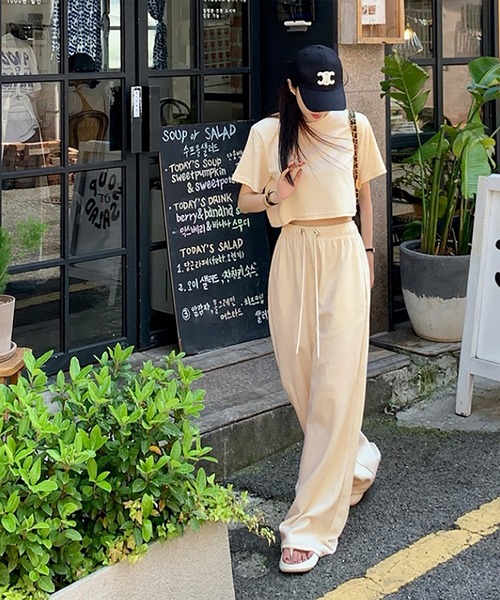 Girly Doll(ガーリードール)の「セットアップ クロップドTシャツ&ワイドイージーパンツ(セットアップ・レディース・ベージュ/ネイビー・F)」の7枚目の写真